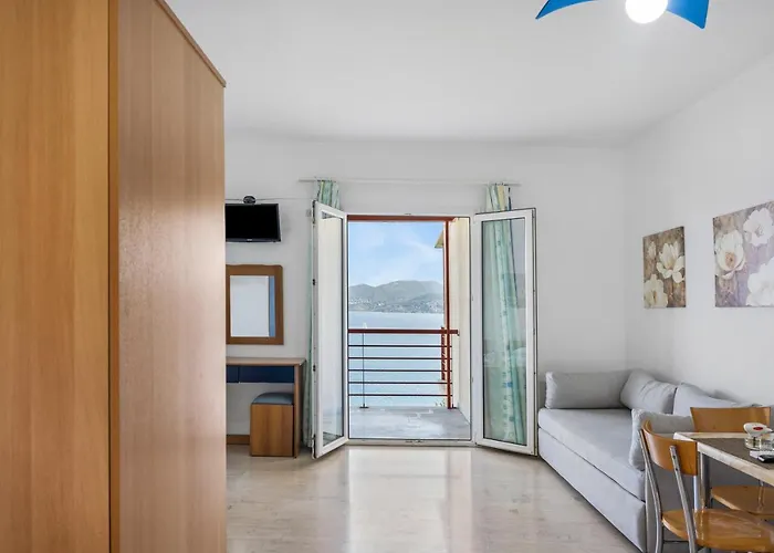 Apart Otel Miranda Nikiana