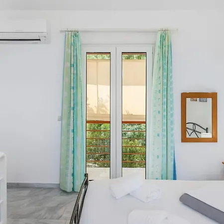 Miranda Apartmanhotel Nikiána