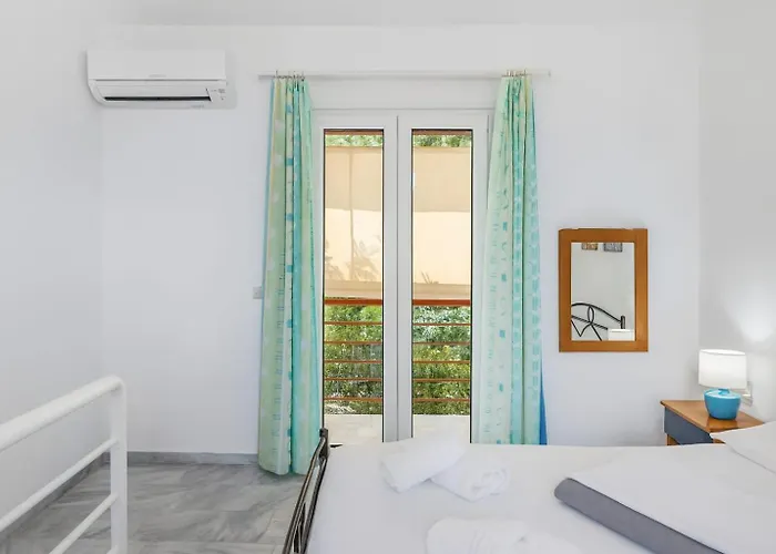 Miranda Apartmanhotel Nikiána